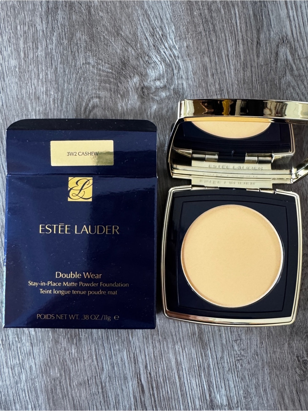 Estee Lauder Double Wear Stay-in-Place Matte Powder Foundation 3W2 Cashew 11g